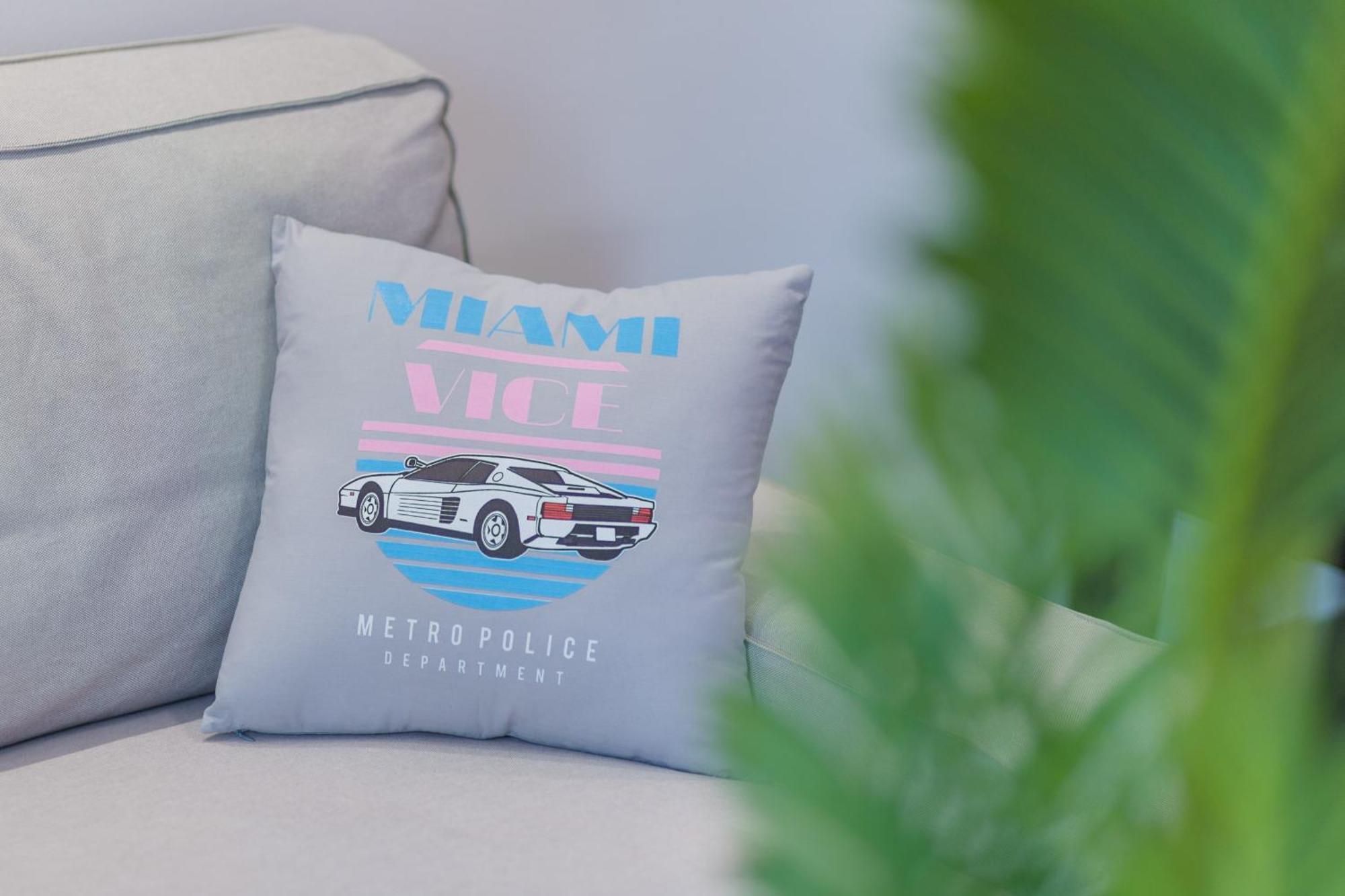 Miami Vice Apartment With Balcony 布达佩斯 外观 照片