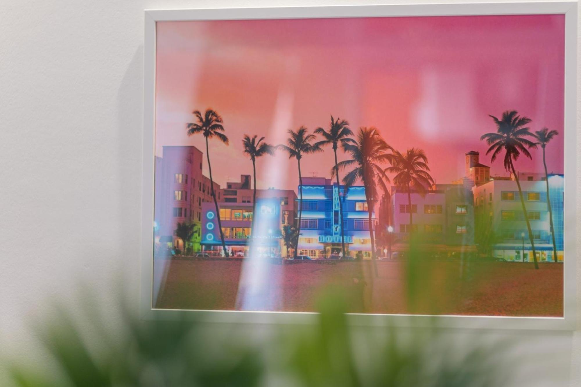 Miami Vice Apartment With Balcony 布达佩斯 外观 照片