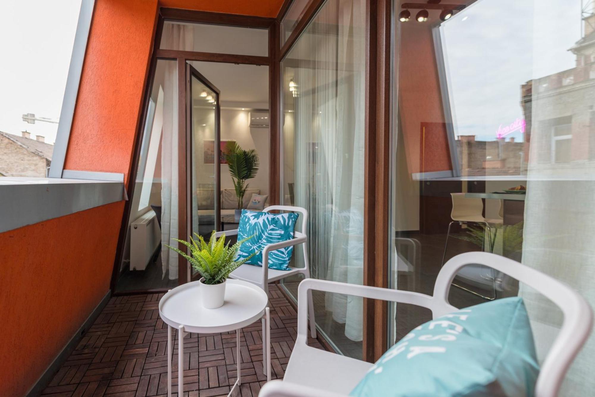 Miami Vice Apartment With Balcony 布达佩斯 外观 照片