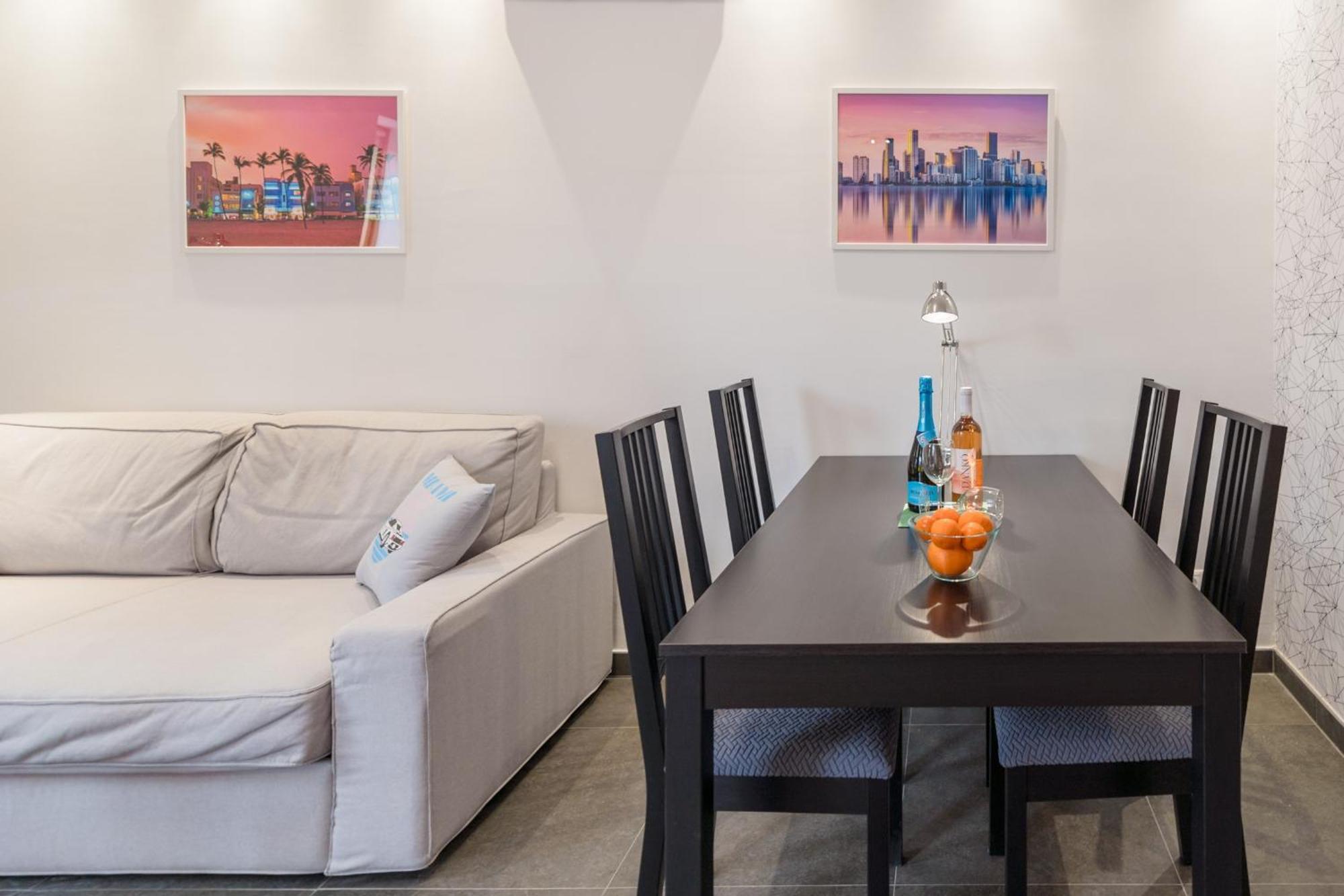 Miami Vice Apartment With Balcony 布达佩斯 外观 照片